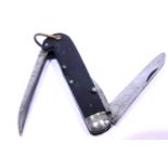 Military folding pocket knife dated 1938 by Taylor Sheffield. P&P Group 2 (£18+VAT for the first lot