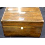 Mahogany jewellery/trinket box with fitted interior, 30 x 21 cm. P&P Group 3 (£25+VAT for the