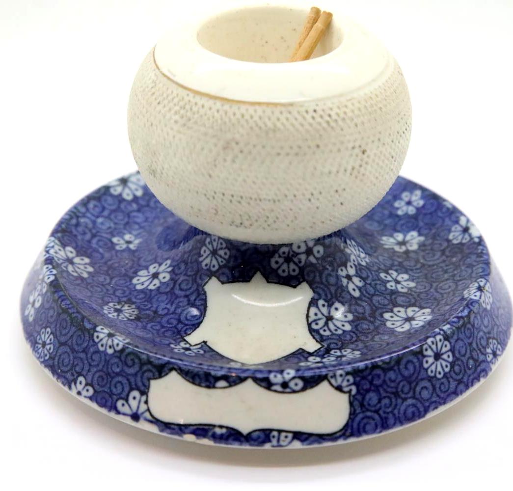 Victorian Staffordshire blue-over-white globular match striker on stand. P&P Group 1 (£14+VAT for