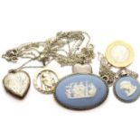 Four silver pendants with chains and a Wedgwood brooch. P&P Group 1 (£14+VAT for the first lot