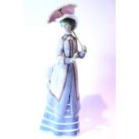 Large Lladro figurine of lady with umbrella. P&P Group 2 (£18+VAT for the first lot and £3+VAT for