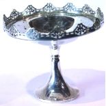 Hallmarked silver pedestal bowl, Birmingham assay 1923, 210g. P&P Group 1 (£14+VAT for the first lot