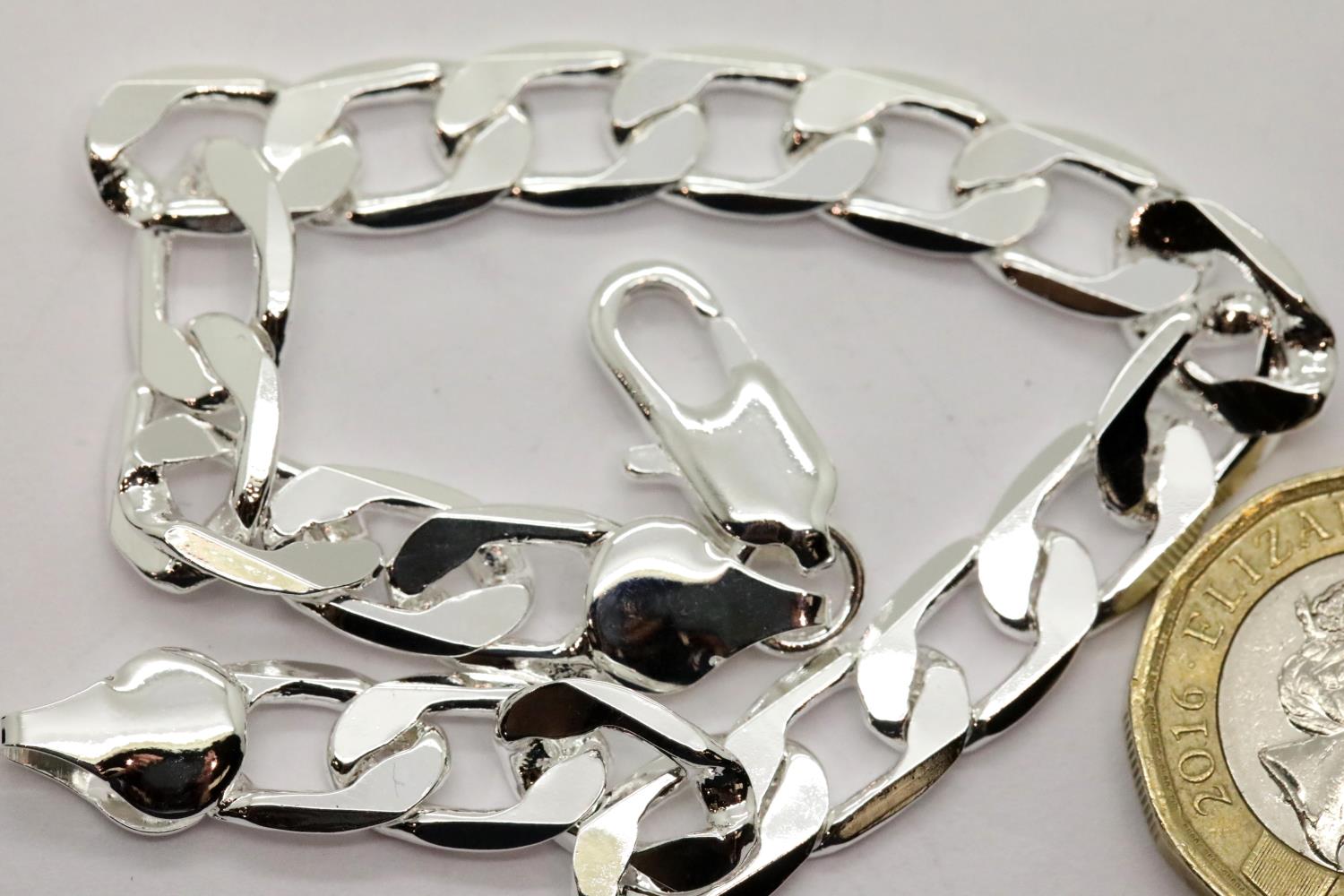 Sterling silver flat curb link chain bracelet. P&P Group 1 (£14+VAT for the first lot and £1+VAT for