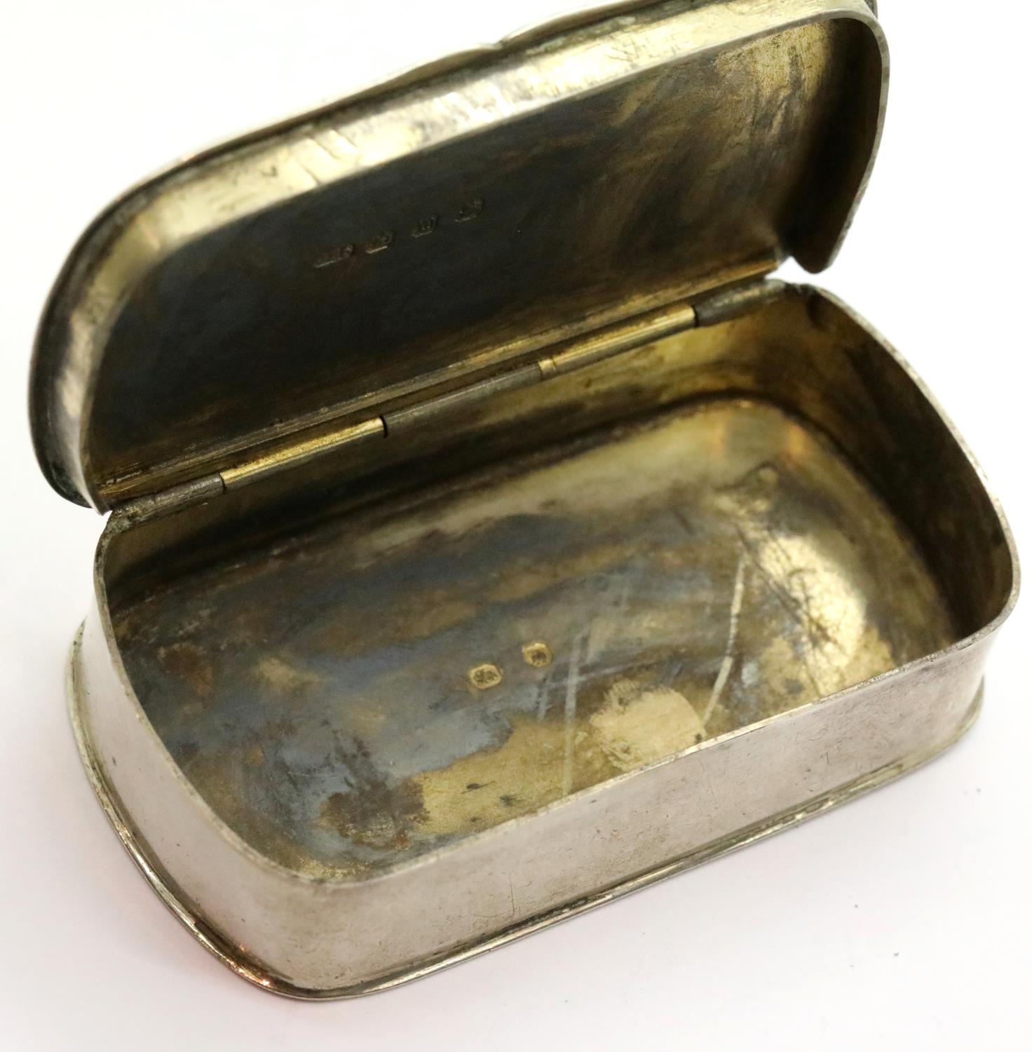 Victorian hallmarked silver table snuff, with engraved detail to base and hinged cover, Birmingham - Image 2 of 4