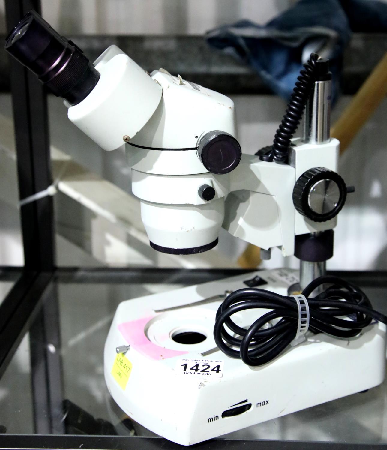 Binocular microscope, un-named. P&P Group 3 (£25+VAT for the first lot and £5+VAT for subsequent