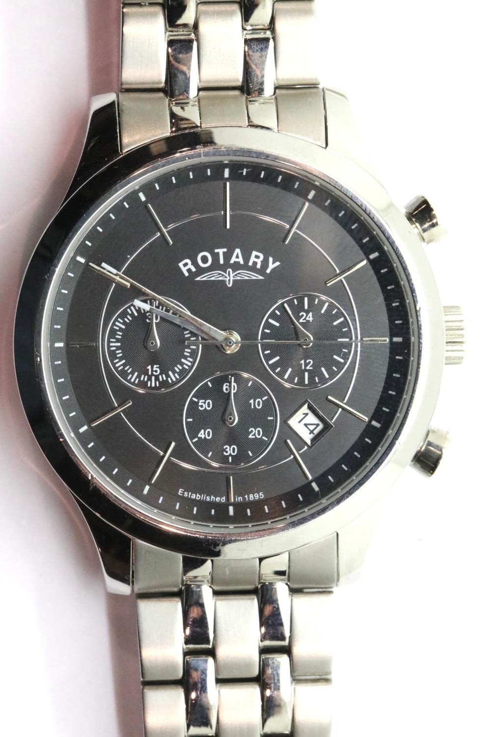 Boxed gents modern Rotary wristwatch on a stainless steel bracelet. P&P Group 1 (£14+VAT for the