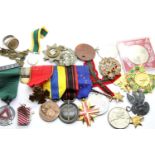 Quantity of military medals, badges and medallions. P&P Group 1 (£14+VAT for the first lot and £1+