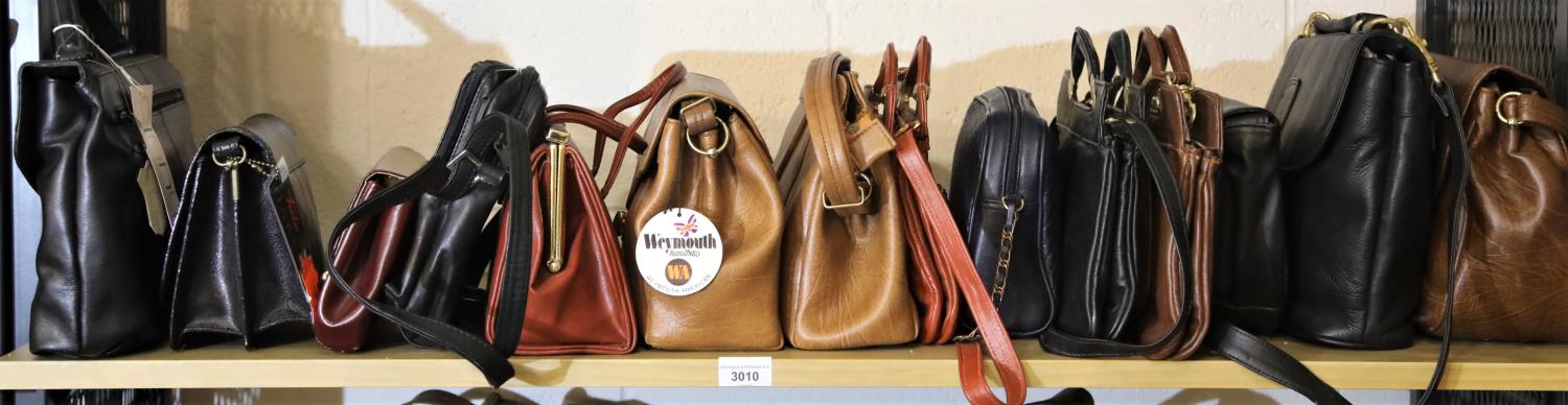 Fourteen new and nearly new ladies leather handbags. P&P Group 3 (£25+VAT)