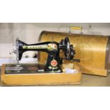 Mercedes sewing machine in wooden case, in very good condition. P&P Group 3 (£25+VAT)