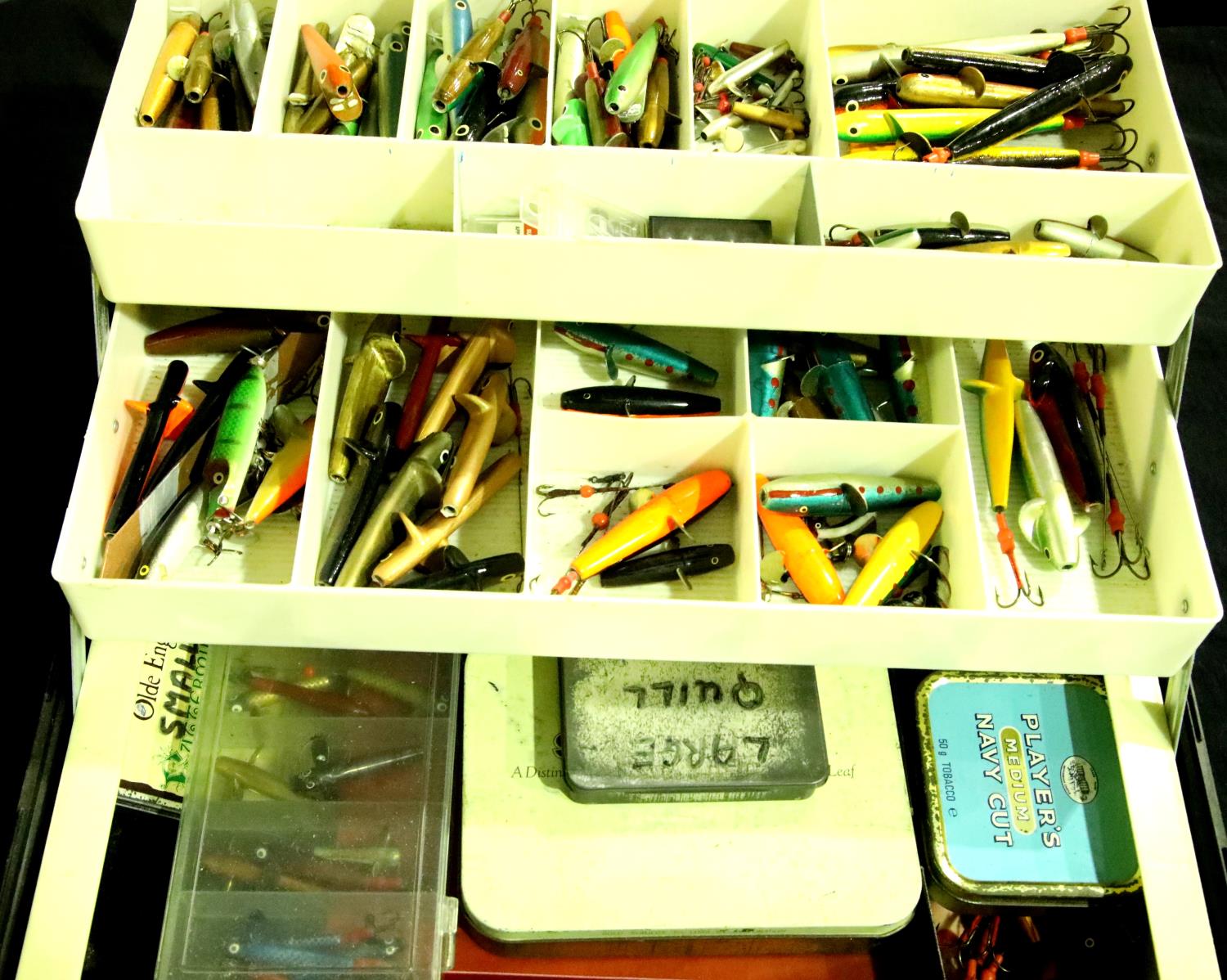 Tackle box of fishing lures. P&P Group 2 (£18+VAT for the first lot and £3+VAT for subsequent lots)