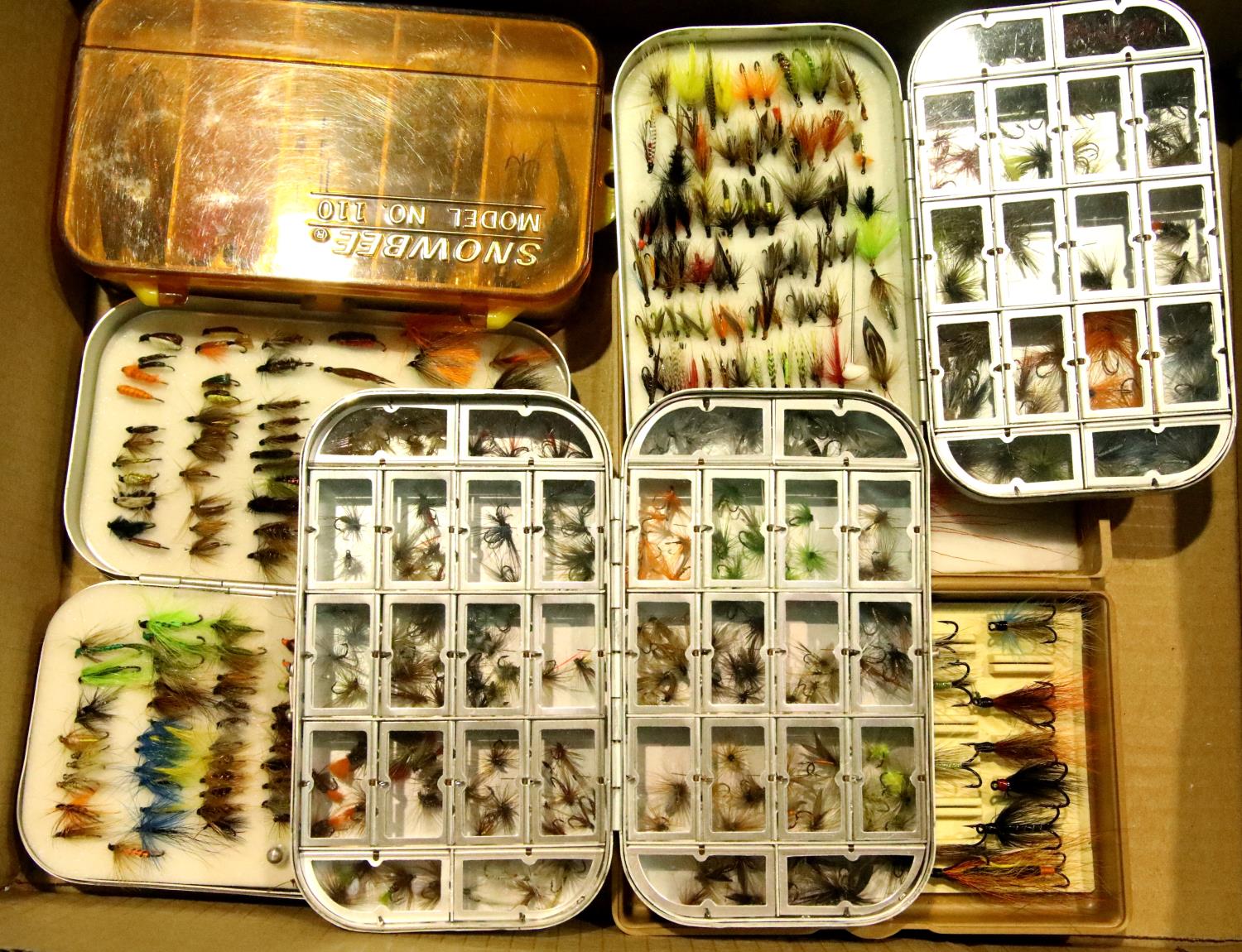 Box of mixed fishing flies. P&P Group 3 (£25+VAT for the first lot and £5+VAT for subsequent lots)