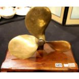 Bronze propeller on mahogany base, H: 35 cm. P&P Group 3 (£25+VAT for the first lot and £5+VAT for