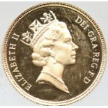 1987 22ct gold half sovereign. P&P Group 1 (£14+VAT for the first lot and £1+VAT for subsequent