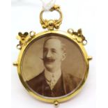 Victorian 9ct gold hallmarked 1837-1901, double sided locket with portrait of a lady to one side and