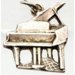 White metal pendant formed as a piano. P&P Group 1 (£14+VAT for the first lot and £1+VAT for