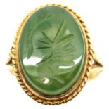 Vintage 1973 9ct gold stone set intaglio ring in vintage box. P&P Group 1 (£14+VAT for the first lot