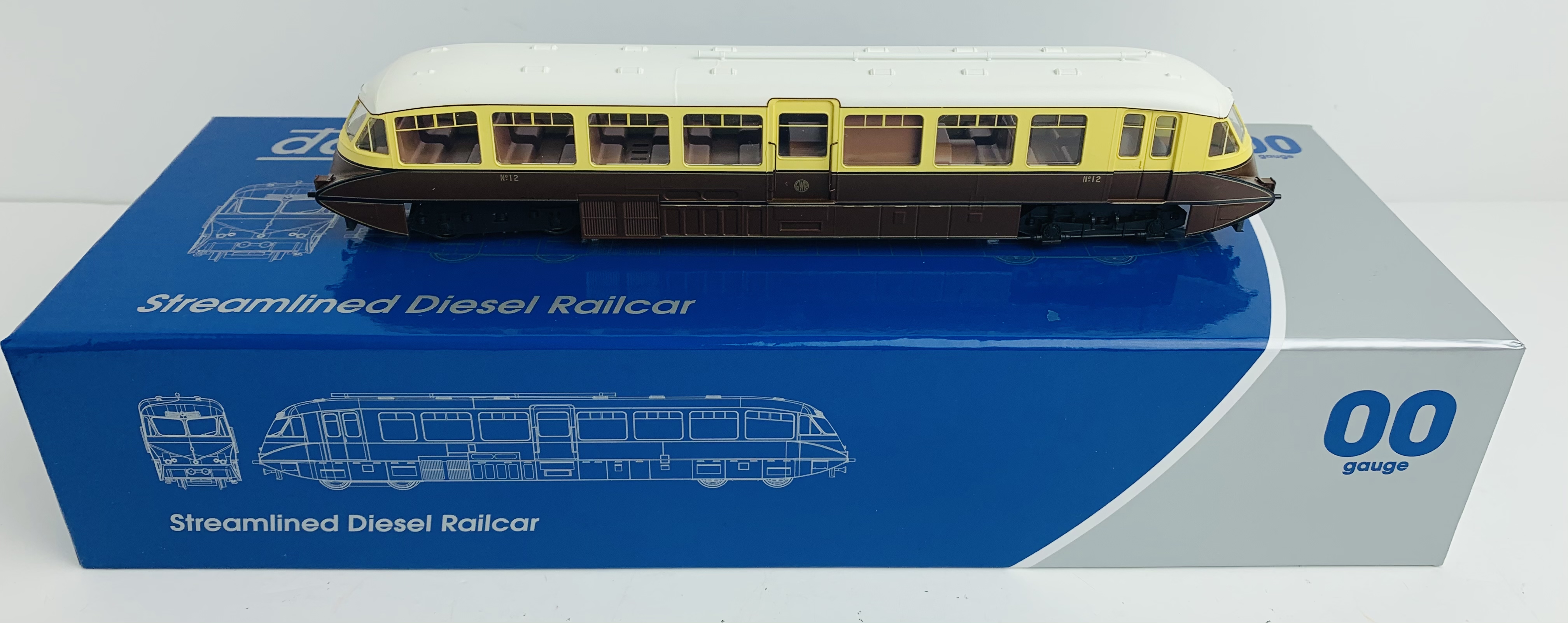 Dapol 4D-011-001 Streamlined Railcar GWR - Boxed. P&P Group 1 (£14+VAT for the first lot and £1+