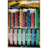 18x OO Gauge Wagons / Coaches - All Unboxed. P&P Group 3 (£25+VAT for the first lot and £5+VAT for