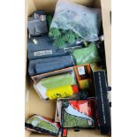 Tray of OO Scale Model Railway - Including Buildings, Scenics & Vehicles etc. P&P Group 3 (£25+VAT