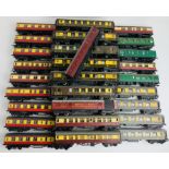 28x OO Gauge Passenger Coaches - All Unboxed. P&P Group 3 (£25+VAT for the first lot and £5+VAT