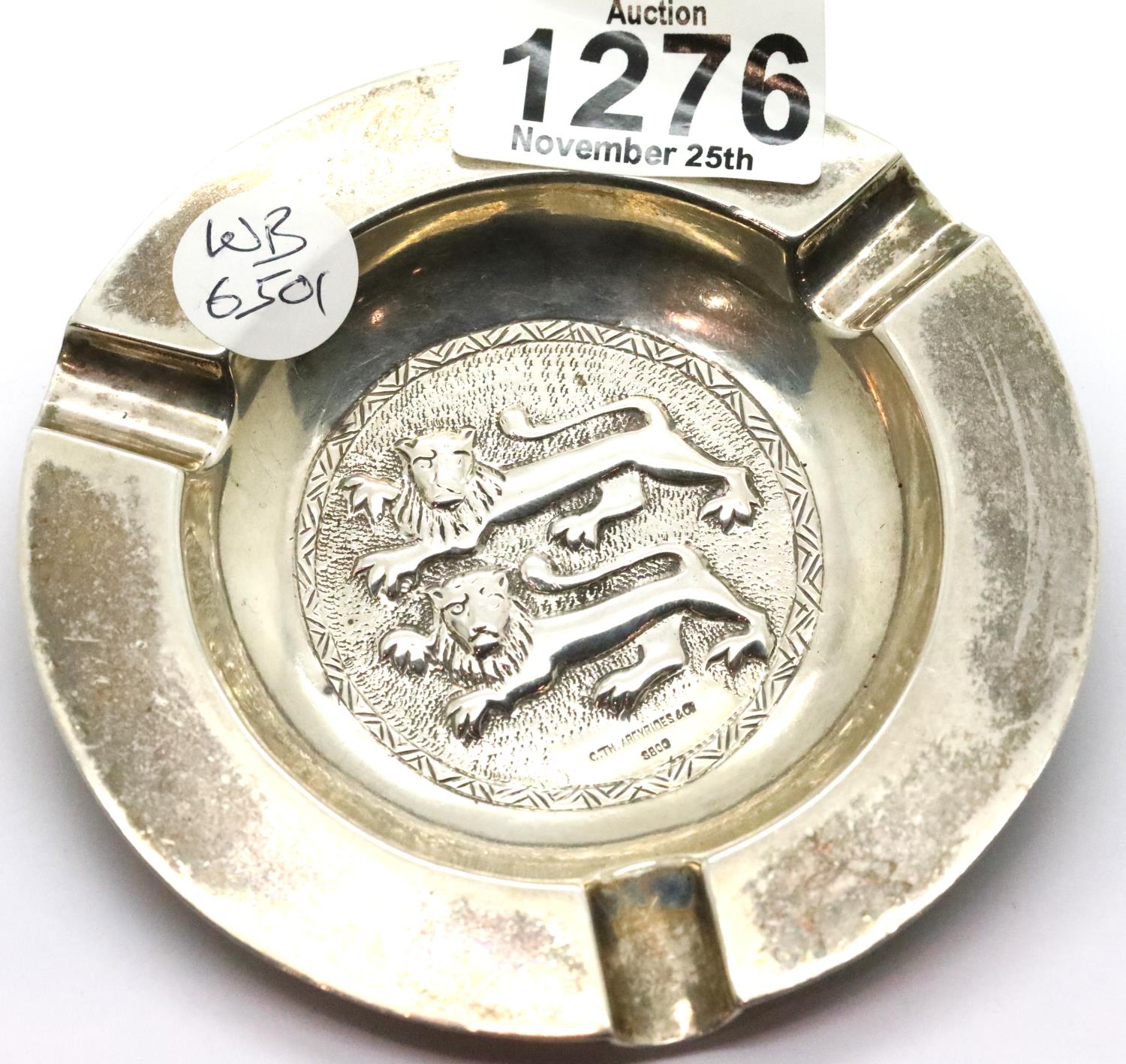 800 silver ashtray with relief of two lion armorial, D: 11 cm, 63g. P&P Group 1 (£14+VAT for the