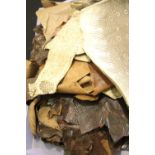 Approximately forty lizard leather skins of mixed colour. P&P Group 2 (£18+VAT for the first lot and