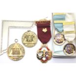 Masonic jewels including two silver gilt, square sash pendant and four other jewels. P&P Group 1 (£