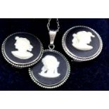 Boxed Wedgwood black and white jasperware necklace set. P&P Group 1 (£14+VAT for the first lot