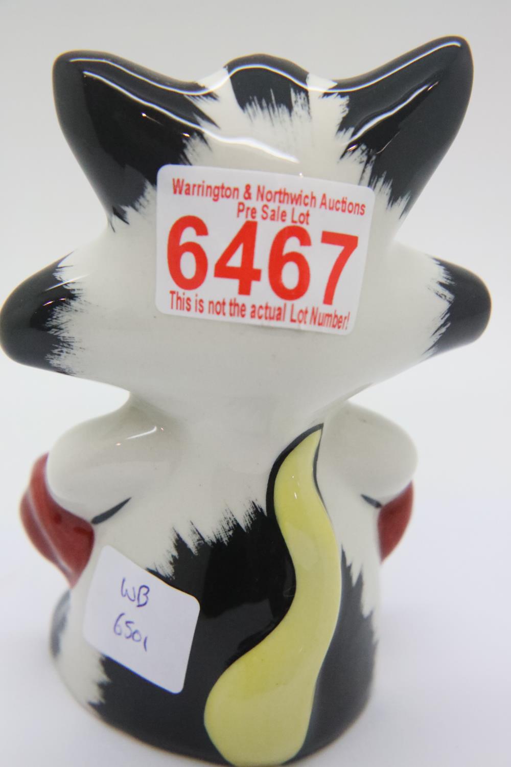 Lorna Bailey cat Arnie, H: 13 cm. P&P Group 2 (£18+VAT for the first lot and £3+VAT for subsequent - Image 2 of 3