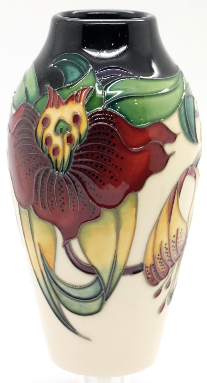 Moorcroft Anna Lily vase, H: 13 cm. P&P Group 2 (£18+VAT for the first lot and £3+VAT for subsequent