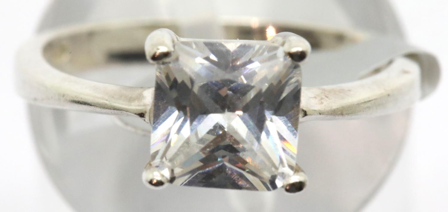 Ladies 925 silver princess cut solitaire ring, size N. P&P Group 1 (£14+VAT for the first lot and £