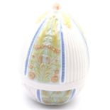 Rare Lladro Roses egg, H: 12 cm. P&P Group 2 (£18+VAT for the first lot and £3+VAT for subsequent