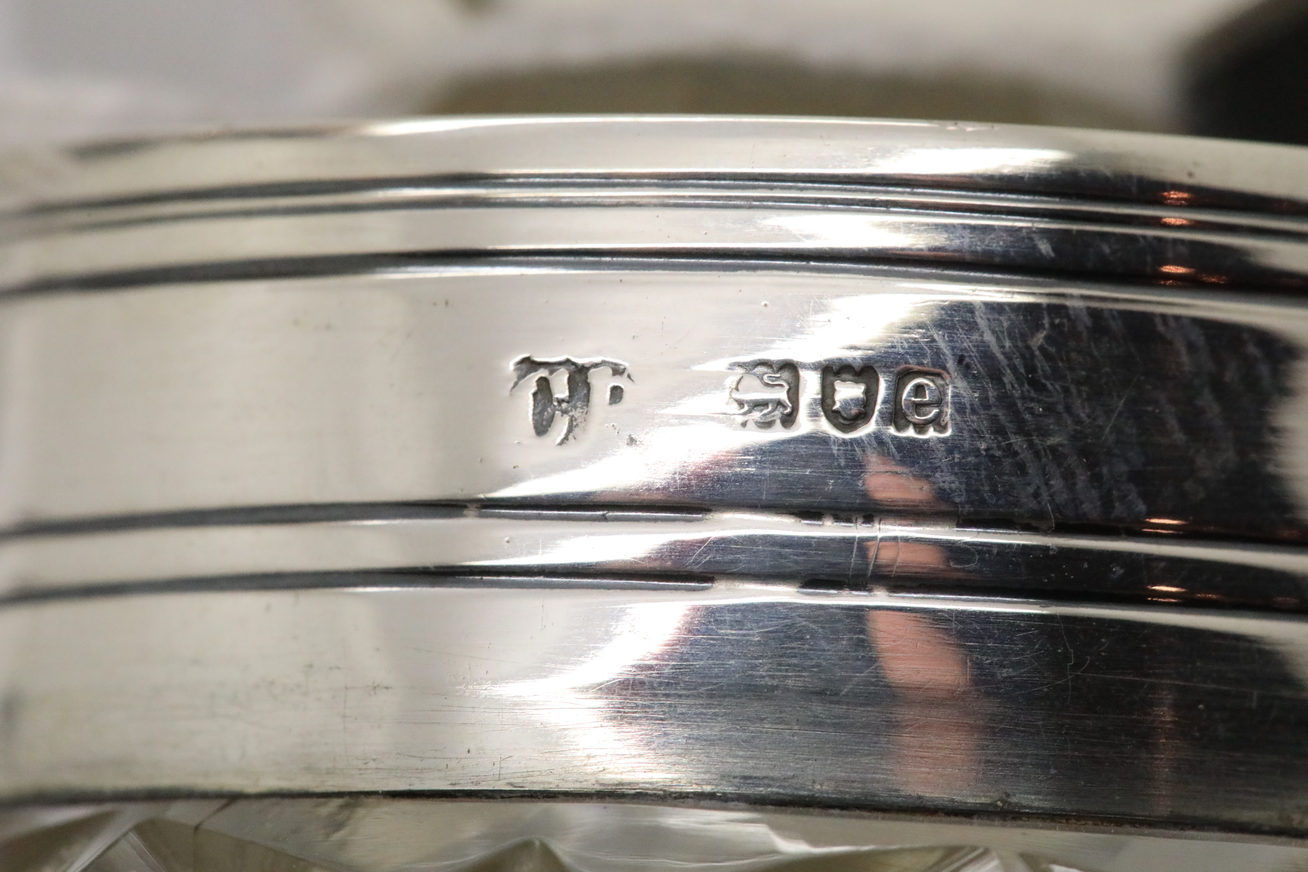 Cut glass dressing table jar with silver collar, hallmarked London 1920, H: 14 cm, Edwardian cut - Image 4 of 4