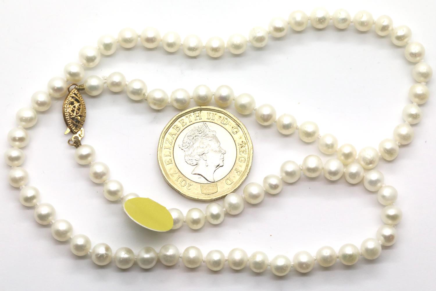 Ladies natural pearl necklace with 9ct gold fancy clasp. P&P Group 1 (£14+VAT for the first lot