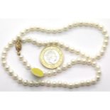 Ladies natural pearl necklace with 9ct gold fancy clasp. P&P Group 1 (£14+VAT for the first lot