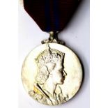 Boxed Queen Elizabeth coronation medal. P&P Group 1 (£14+VAT for the first lot and £1+VAT for