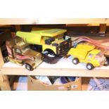 Child's Tonka Toy type tin truck and lorry. Not available for in-house P&P