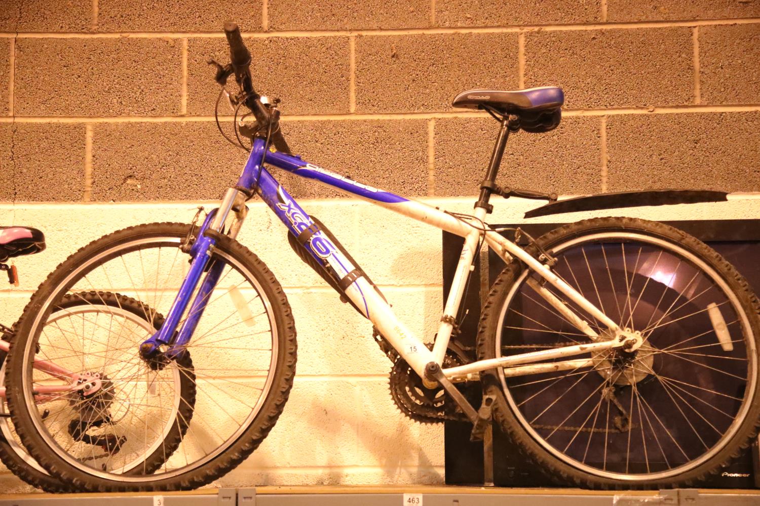 Gents Apollo XC26 18 speed trail bike with 17" frame. Not available for in-house P&P