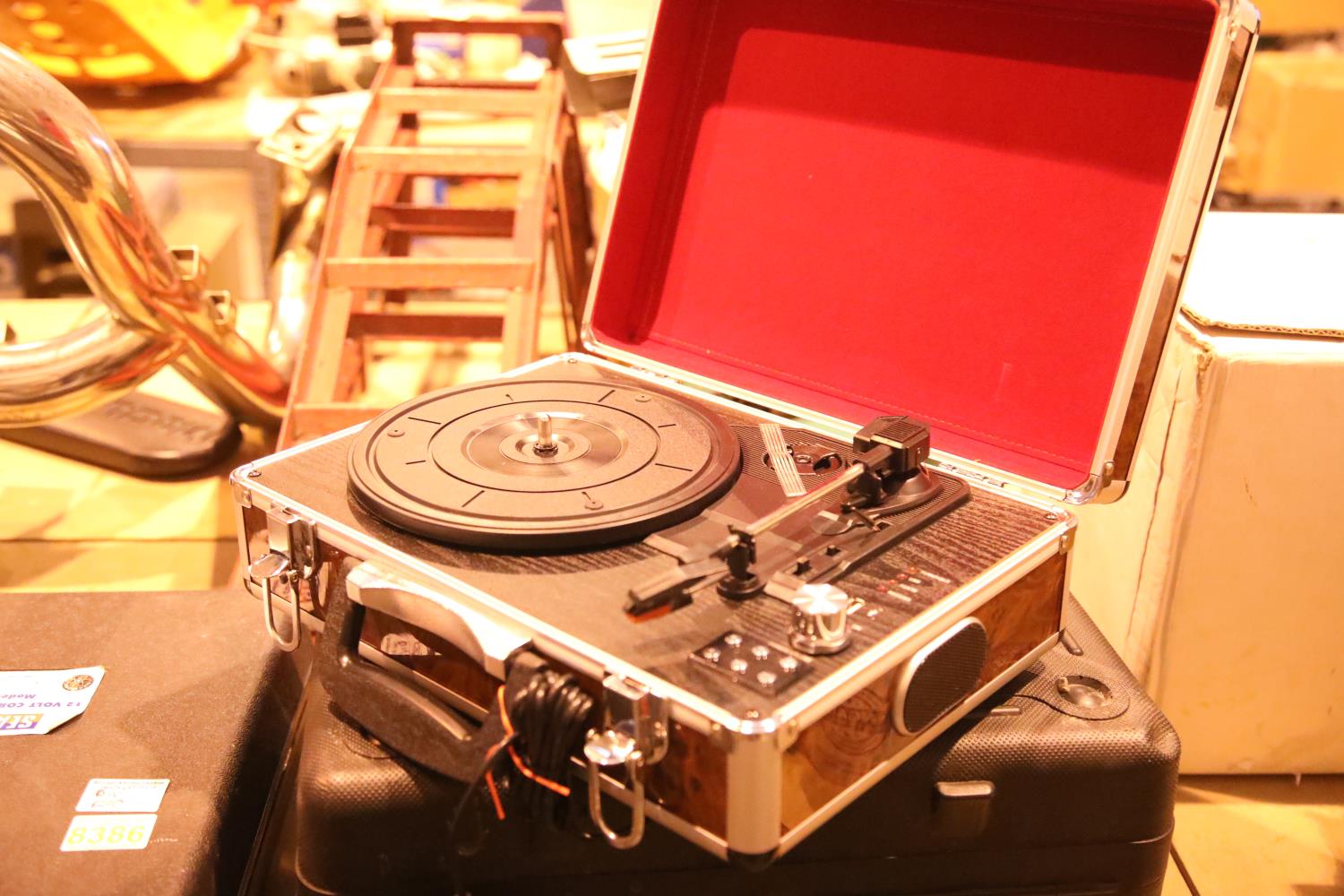 Walnut effect briefcase 3 speed turntable; USB recored in built in twin stereo speakers; RCA