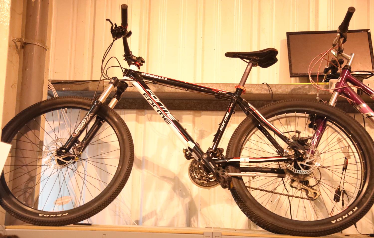 Gents Forme Sterndale 2.0 X C Sport 21 speed trail bike with 18" frame. Not available for in-house