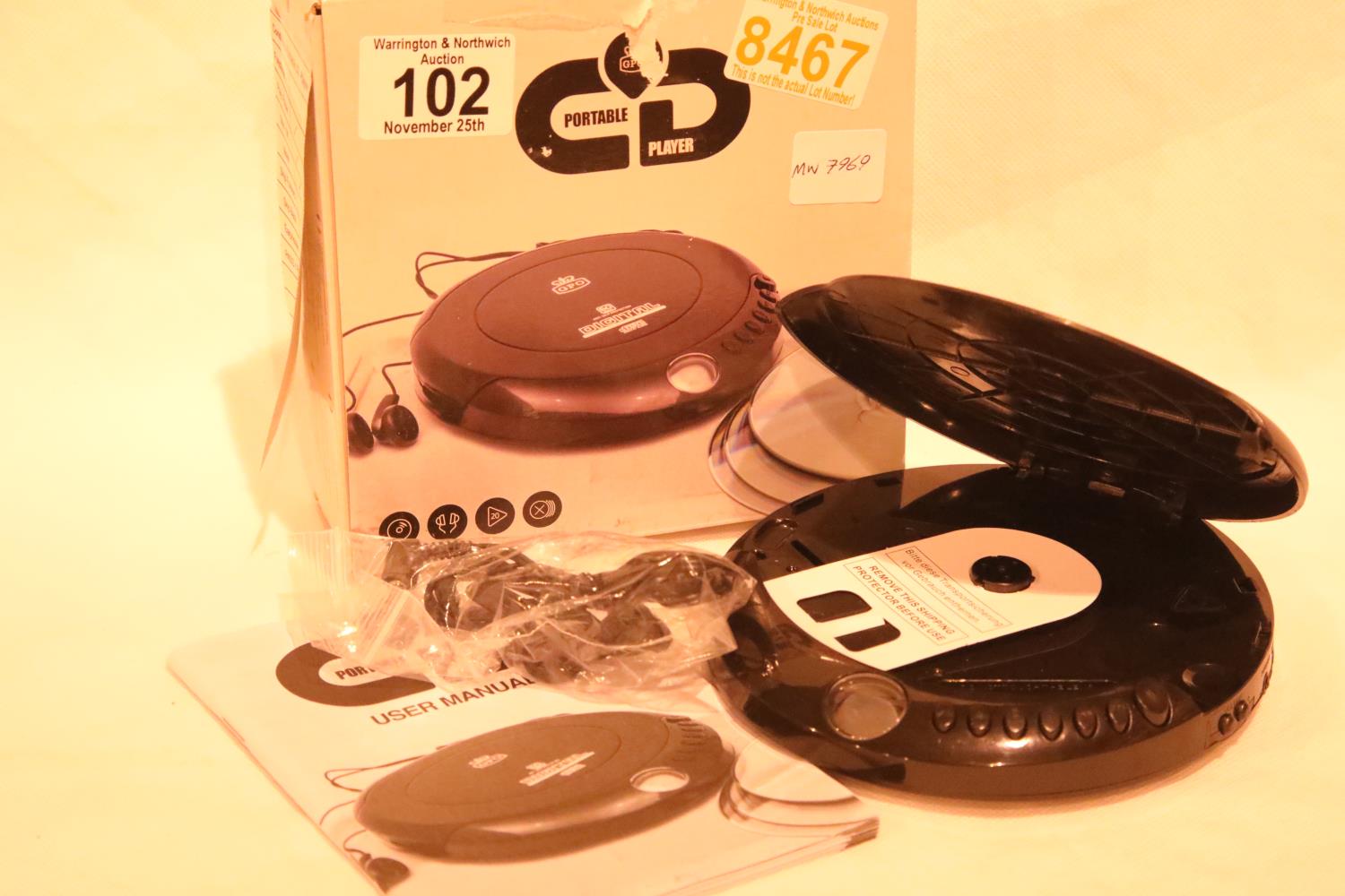 GPO Personal CD player and FM radio. P&P Group 1 (£14+VAT for the first lot and £1+VAT for