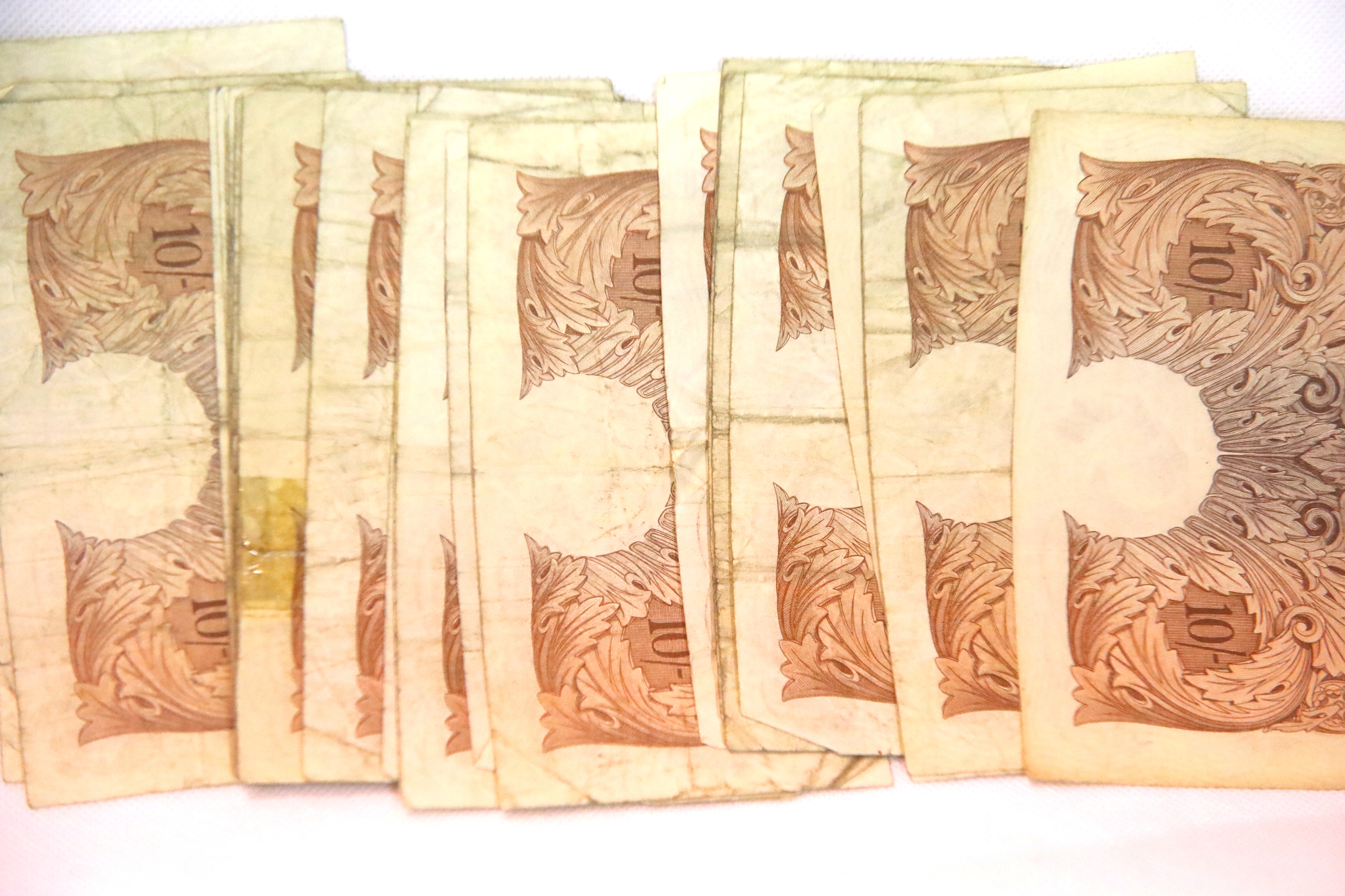 Twenty five 1949-1955 Beale ten shilling notes. P&P Group 1 (£14+VAT for the first lot and £1+VAT - Image 2 of 2