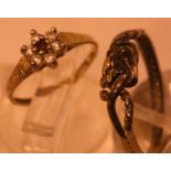 Two ladies fashion rings. P&P Group 1 (£14+VAT for the first lot and £1+VAT for subsequent lots)