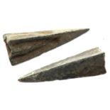 Two Roman bronze arrowheads. P&P Group 1 (£14+VAT for the first lot and £1+VAT for subsequent lots)