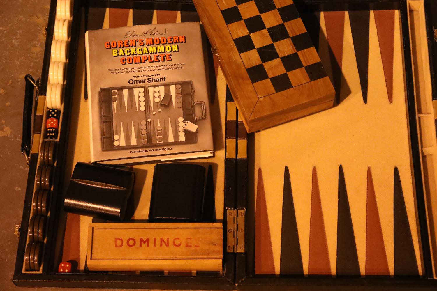 Gorens modern backgammon set and a chess board. Not available for in-house P&P