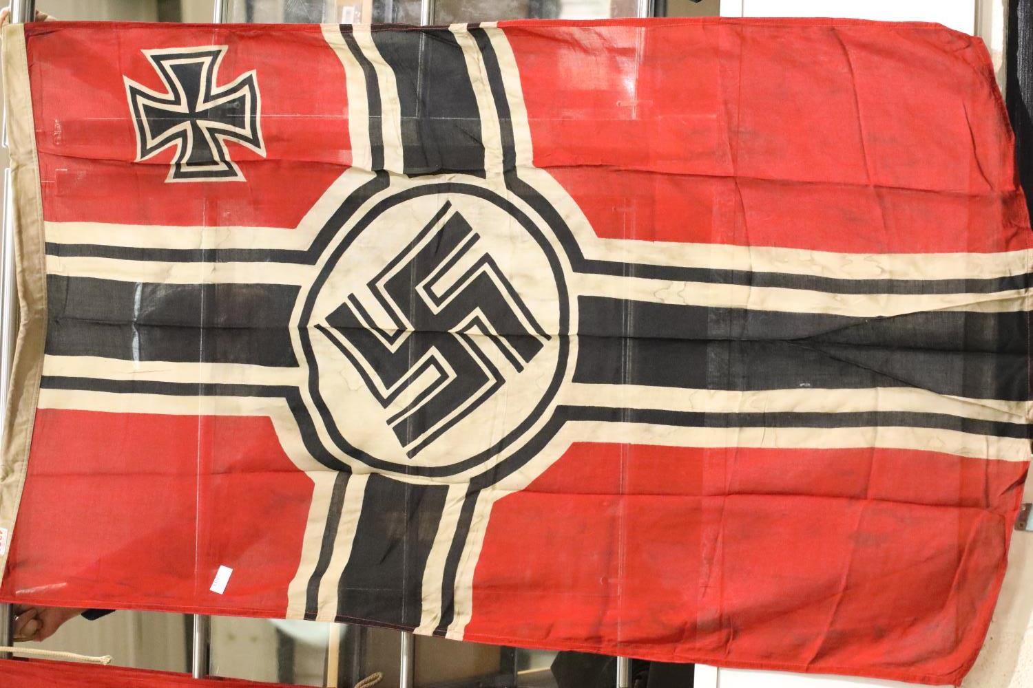 German WWII type battleflag, 150 x 90 cm. P&P Group 1 (£14+VAT for the first lot and £1+VAT for