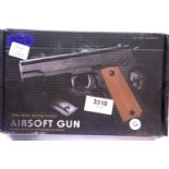 Airsoft VII tan coloured hand gun, boxed. P&P Group 1 (£14+VAT for the first lot and £1+VAT for