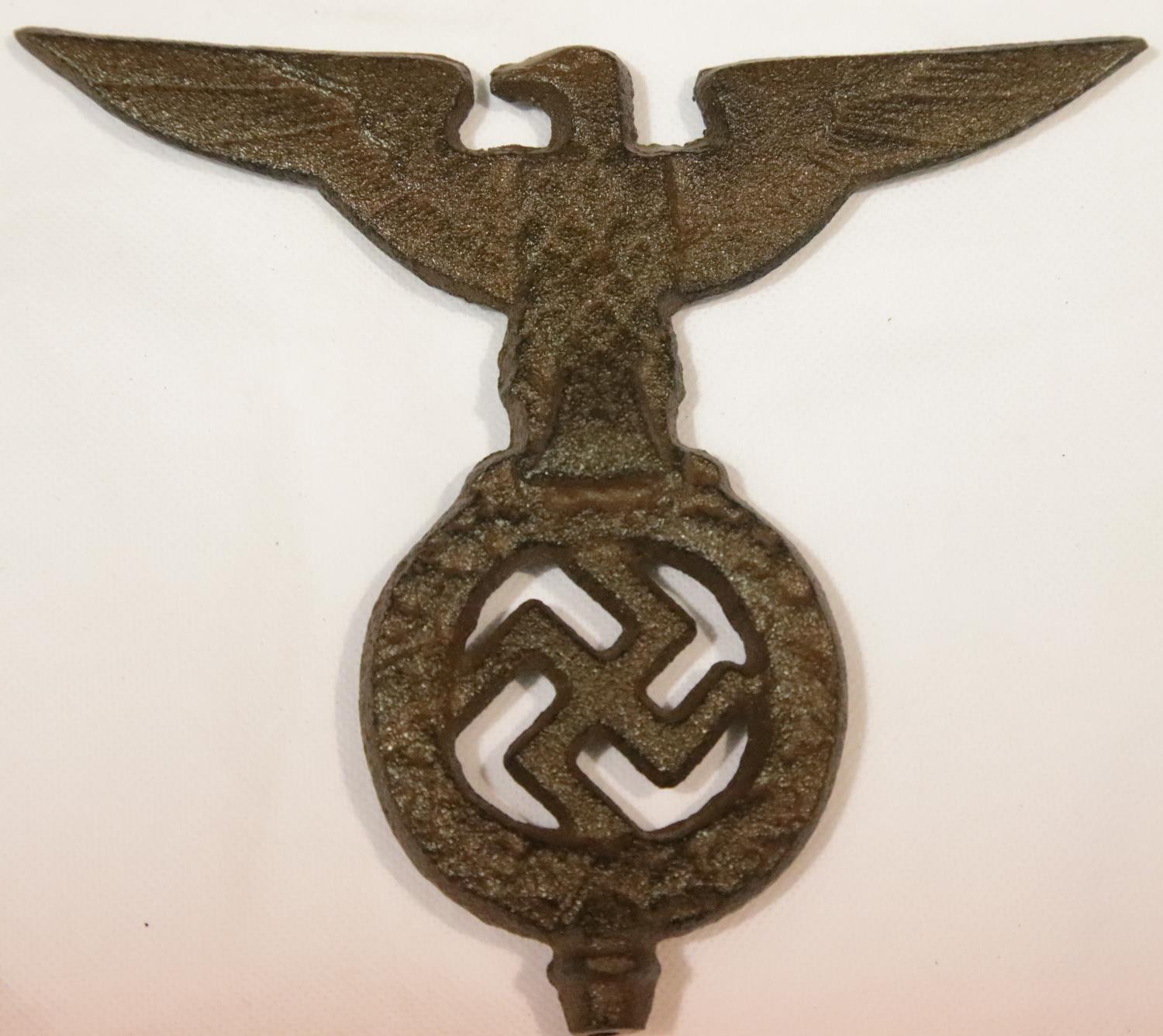 German WWII type cast metal flagpole finial, W: 18.5 cm. P&P Group 1 (£14+VAT for the first lot - Image 2 of 2