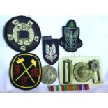 British military brass belt buckle and a selection of embroidered patches etc. P&P Group 1 (£14+