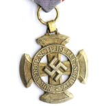 German WWII type Luftschutz medal, boxed. P&P Group 1 (£14+VAT for the first lot and £1+VAT for